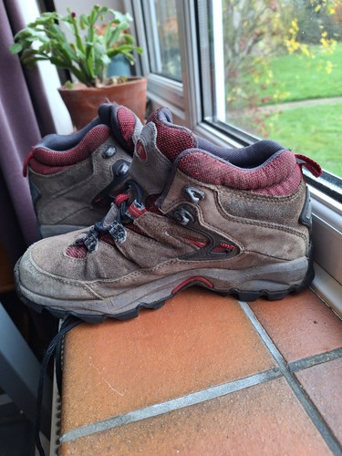 Salomon walking boots size - salomon,