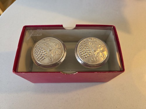 Silver tone bottle stoppers - silver,