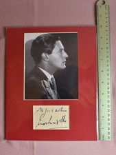 " IVOR NOVELLO "  SIGNED & MOUNTED CARD & PHOTOGRAPH  ( OVERALL SIZE 10" x 8" )