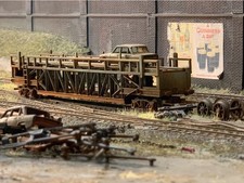 OO gauge wagon: Weathered car transporter and car load. Ref G9