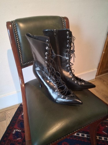 Domantrix boots 5 - boots, larger
