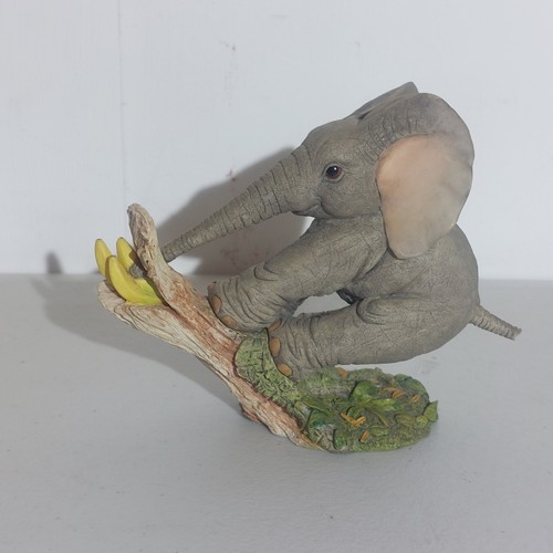 Tuskers elephant henry - elephant,