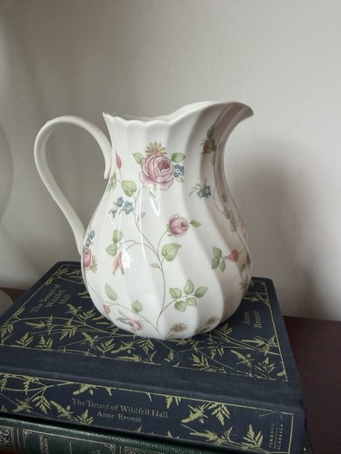 Rosehip wedgwood bone - rosehip, china