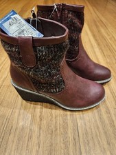 Pavers Ladies burgundy Ankle Boots Size 4 Zip Up New