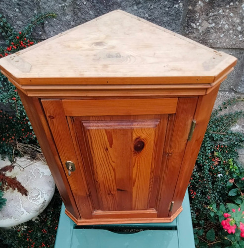 Vintage small pine corner