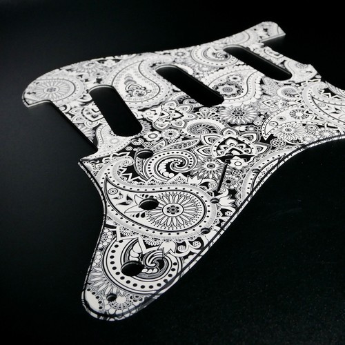 Fender strat pickguard - fender,