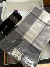 TED BAKER LONDON SCARF & SOCKS