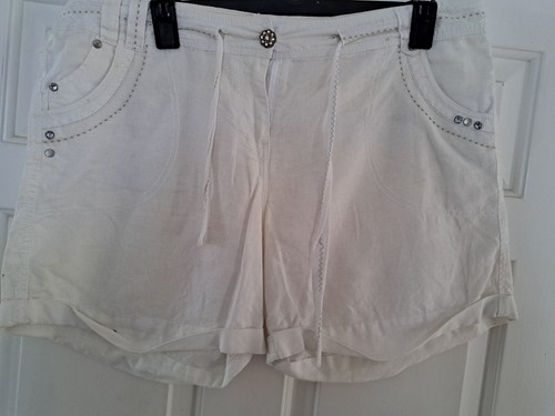 Size ladies white shorts - size,
