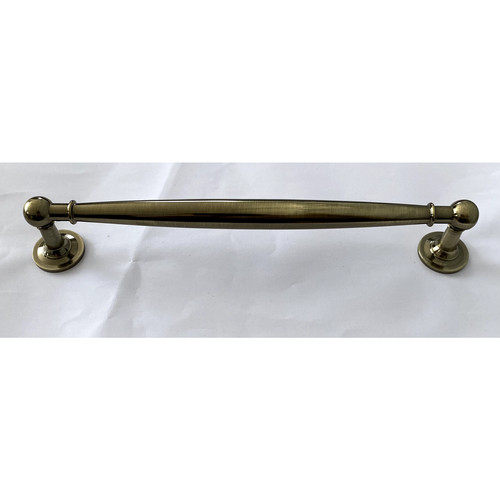 Colonial style bathroom - colonial,