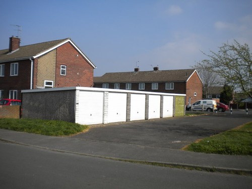 Photo 6x4 garages off - photo, brampton
