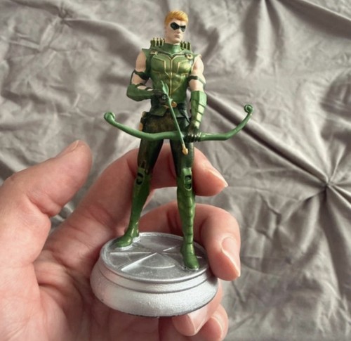 Small green arrow figure - small,