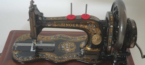 Antique sewing machine - ,