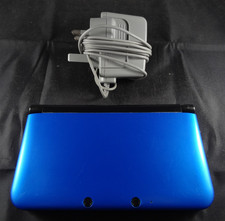 Nintendo Blue 3DS XL - CHARGER INCLUDED