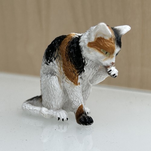 Schleich calico cat - cat, grooming