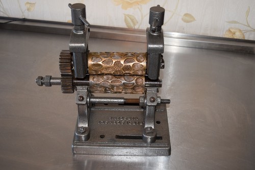 Candy drop roller machine - drop,