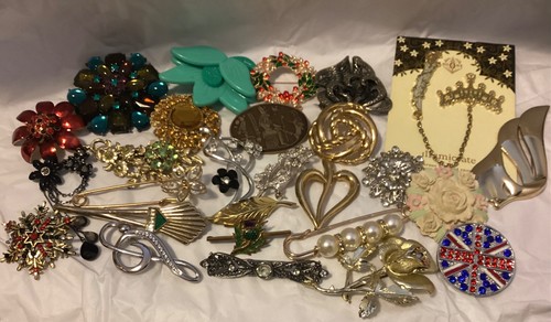 Brooches job lot - brooches, x