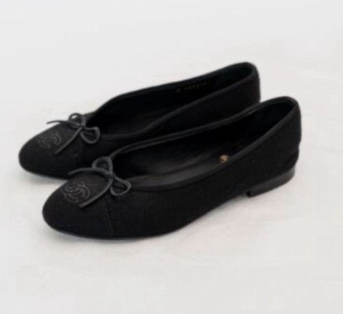 Chanel black velvet quilted - black,
