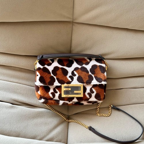 Fendi mini baguette chain - baguette, bag