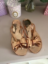 Ted Baker Rose Gold Flip Flop Sandals Size 5