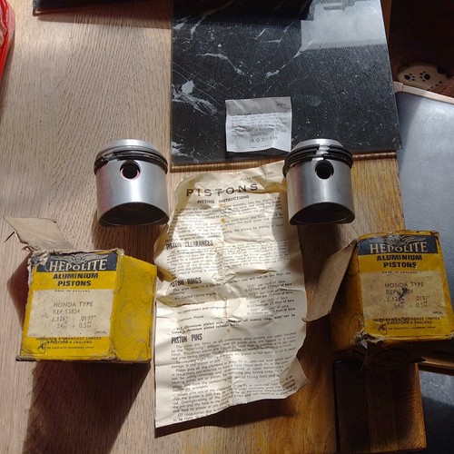 Honda c72 dream piston kits - piston,