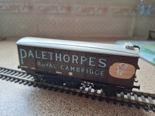 Hornby OO Gauge - GWR 6 Wheel Van 'Palethorpes Royal Cambridge' Chain Couplings