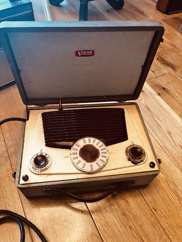 Vintage vidor lady - a,
