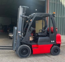 Forklift Truck - Nissan 2.5 tonne Gas - 5.2m triple mast