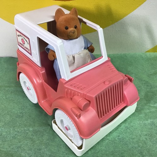 Vtg maple town - ambulance, car