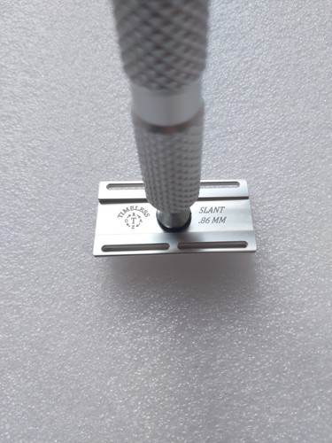 Timeless aluminium slant razor - slant,
