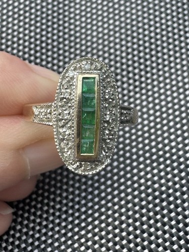 9ct gold emerald and diamond - 9ct,