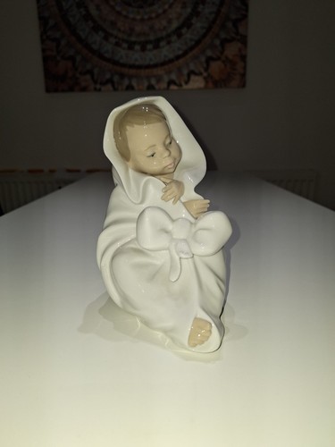Nao lladro sitting boy - nao/lladro,,