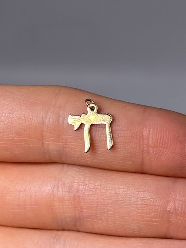 14k yellow gold chai symbol - gold,