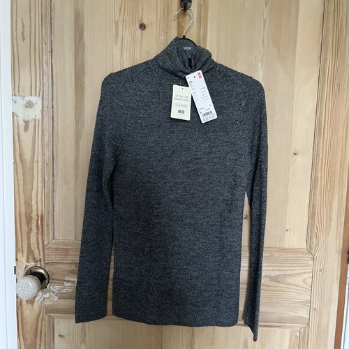 Uniqlo size large - ribbed, fine