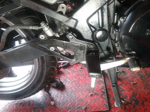 Gpz500s front right footrest - gpz500s,