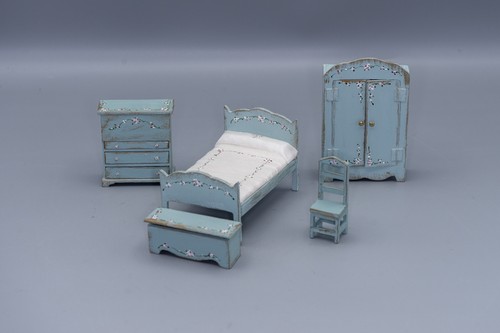 24th dolls house - dolls,