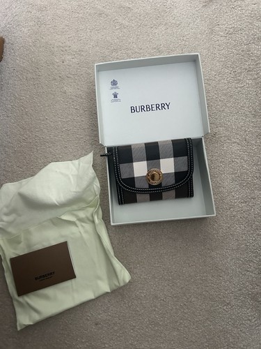 Burberry women leather purse - burberry,