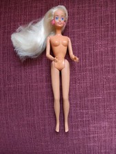 Vintage 80's 90's Sindy Hasbro Retro Fashion Doll with S for Sindy earing's.