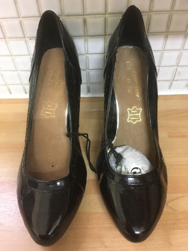 Pairs court shoes - court, atmosphere
