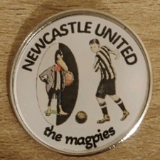 RETRO NEWCASTLE UNITED PIN BADGE