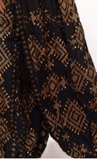 BLACK AND GOLD ASSUIT PRINT