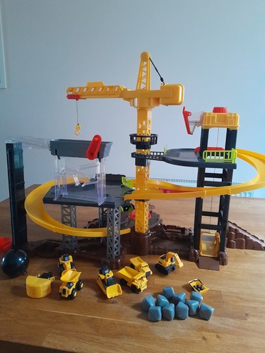 Toy garage and vehicles with - vehicles,