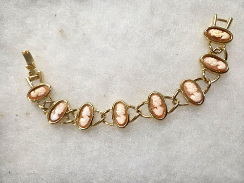 Vtg signed gold - m,