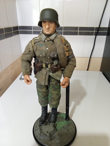 Action figure in dragon - 1/6,