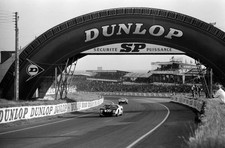 Bruce McLaren Phil Hill Ford