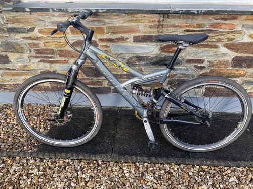 Giant warp downhill - giant,