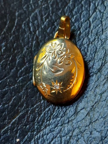 9ct 375 gold - 9ct, oval