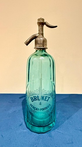 French uranium glass syphon - uranium,