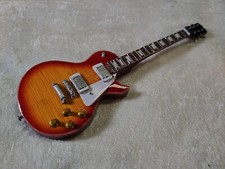 GIBSON LES PAUL MINI 1/6 DOLL FIGURE 7" REPLICA MINIATURE SUNBURST GUITAR