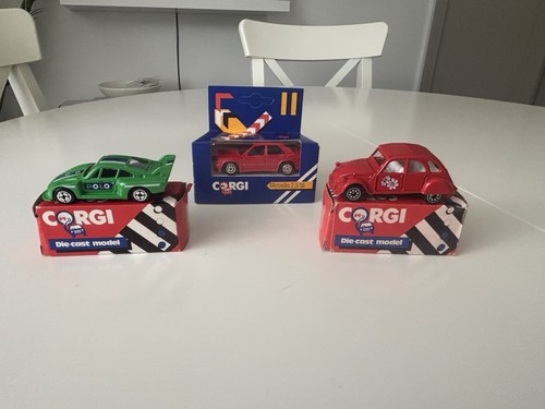 Different corgi juniors - different,