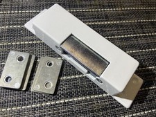 ￼ELECTRIC 12v DC DOOR OPENER